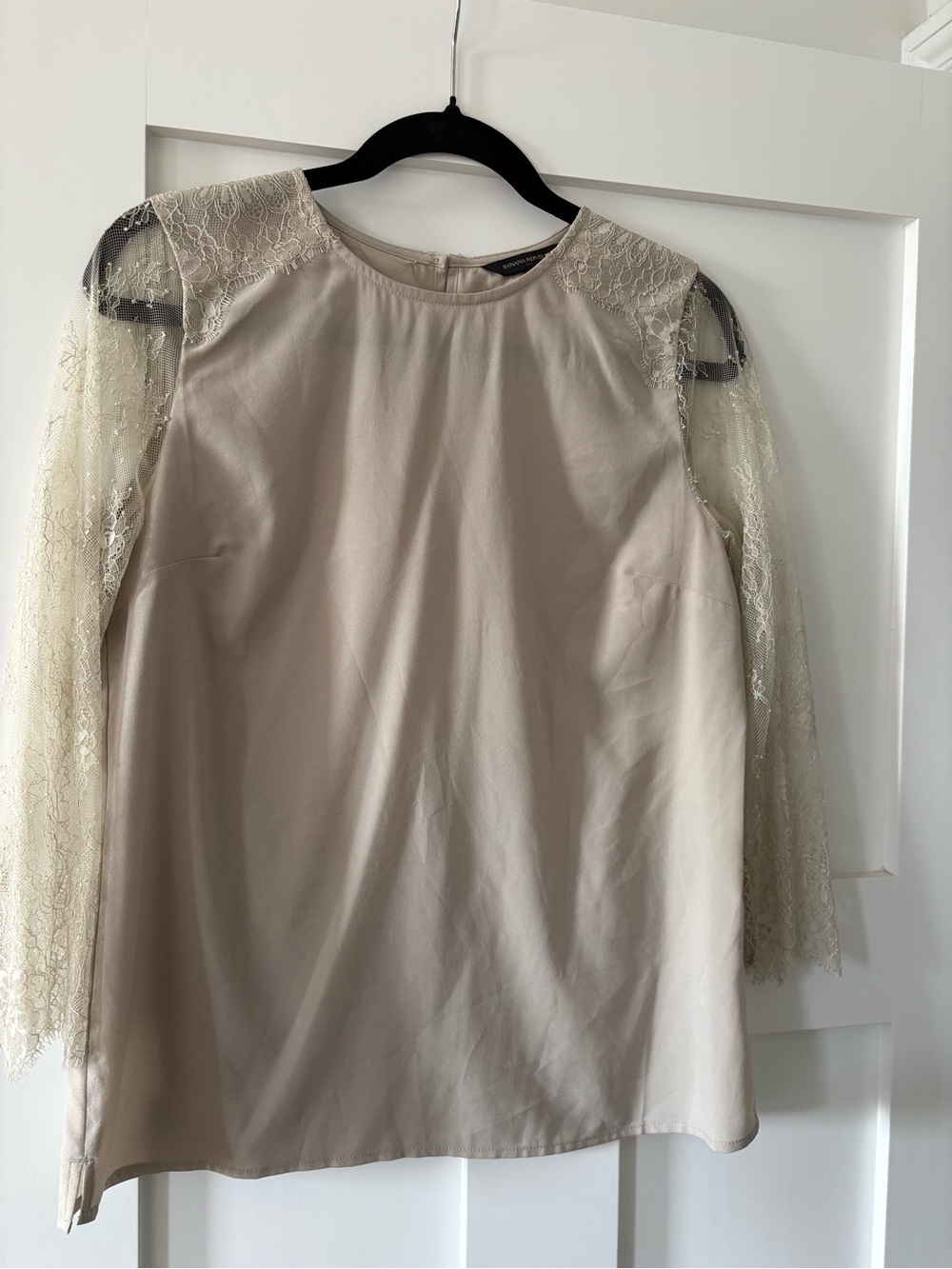 Banana Republic Cream Lace Sleeve Blouse